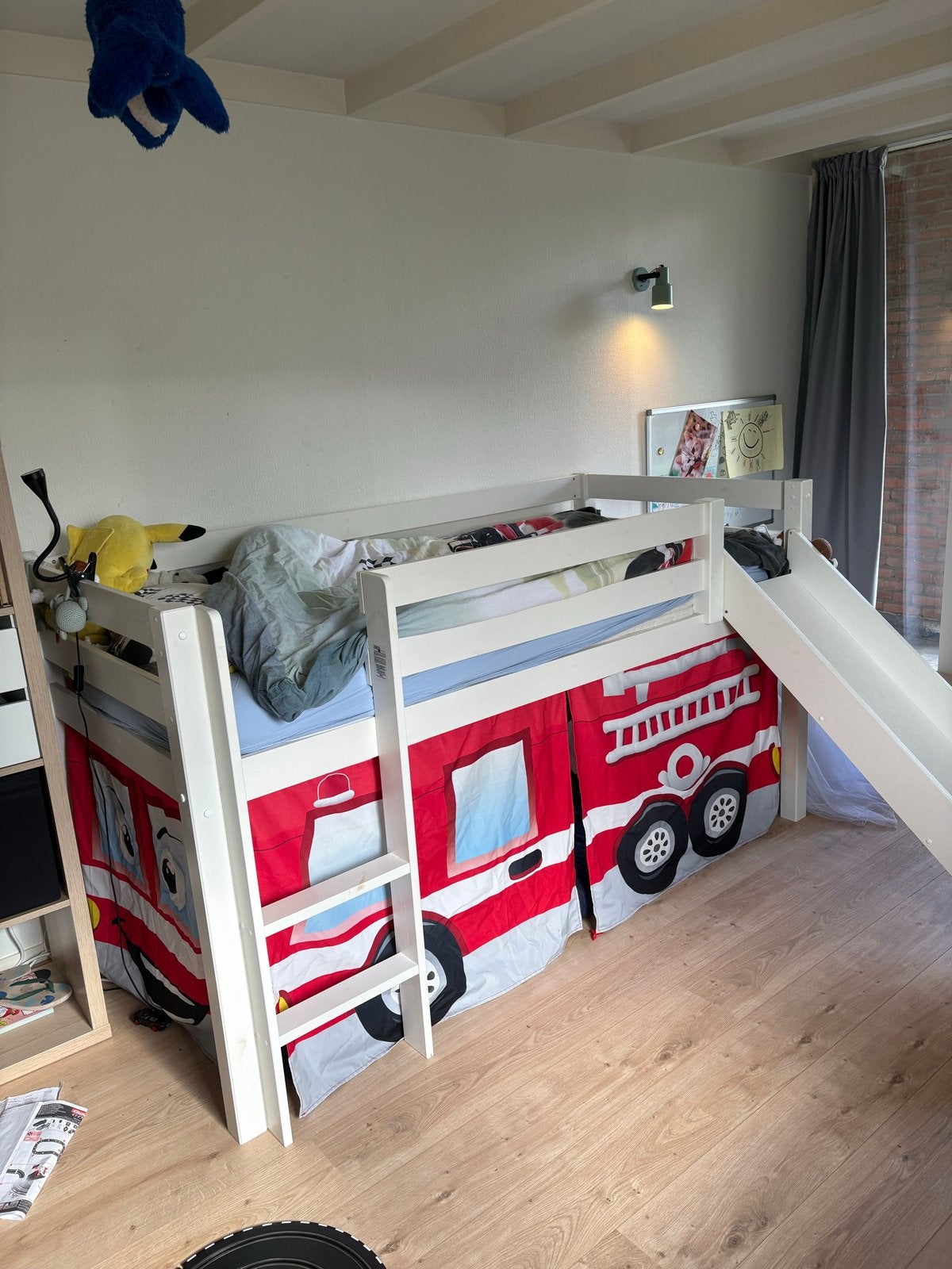 Halfhoogslaper met glijbaan en brandweer gordijn, Ophalen, Gebruikt, 90 cm, Eenpersoons