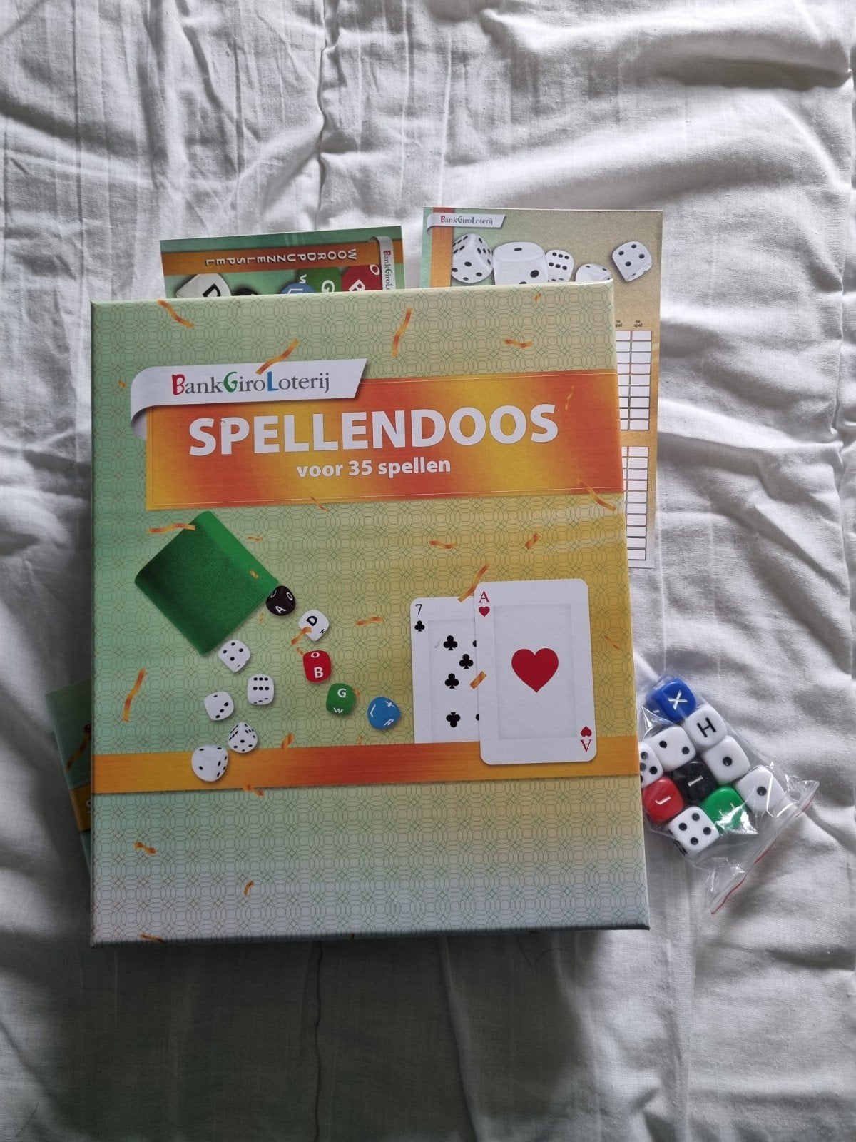 Spellendoos met 35 spelletjes zgan, Hobby en Vrije tijd, Ophalen of Verzenden, Zo goed als nieuw