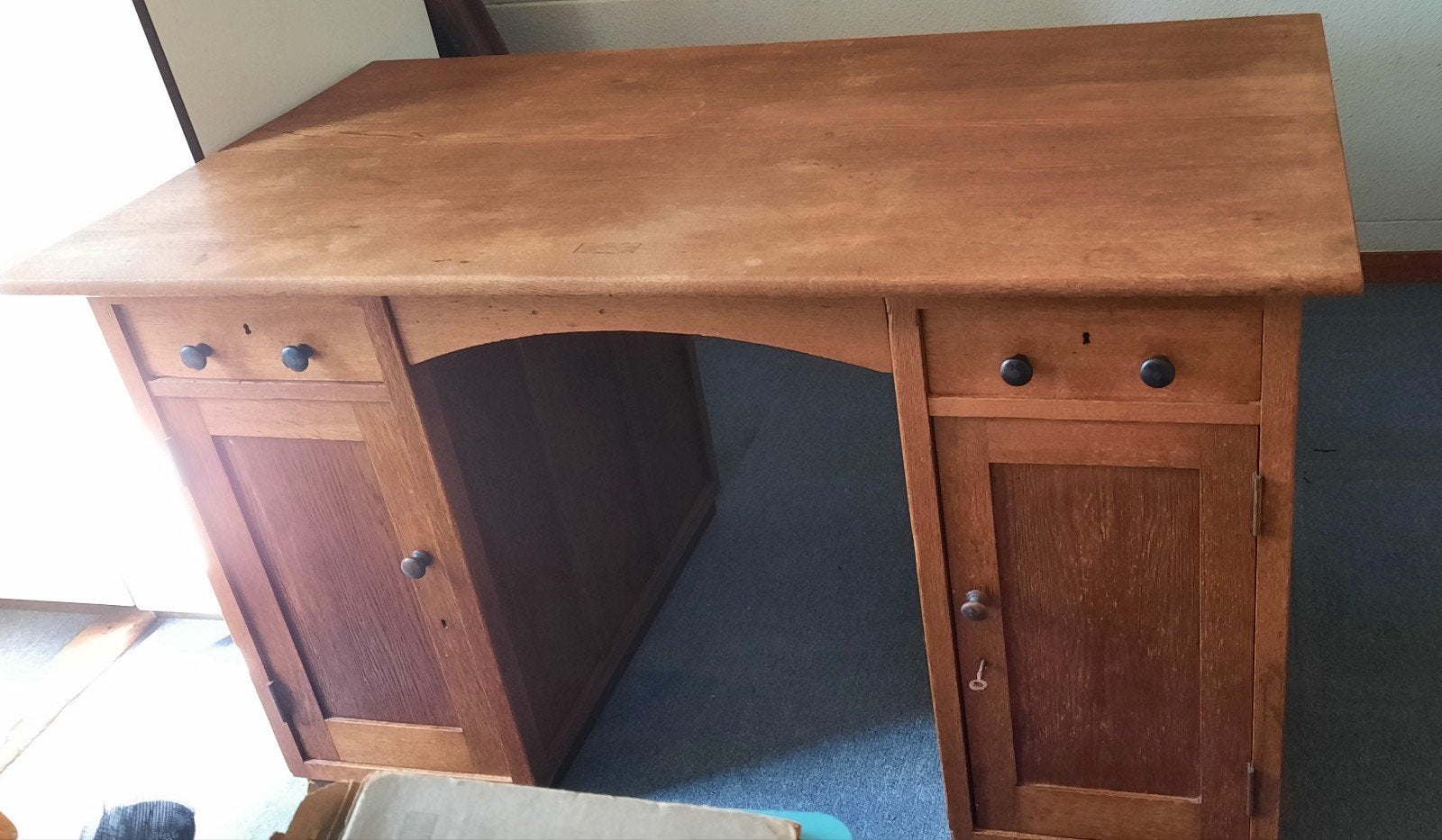 Massief houten bureau met opbergruimte  jaren 1930, Ophalen