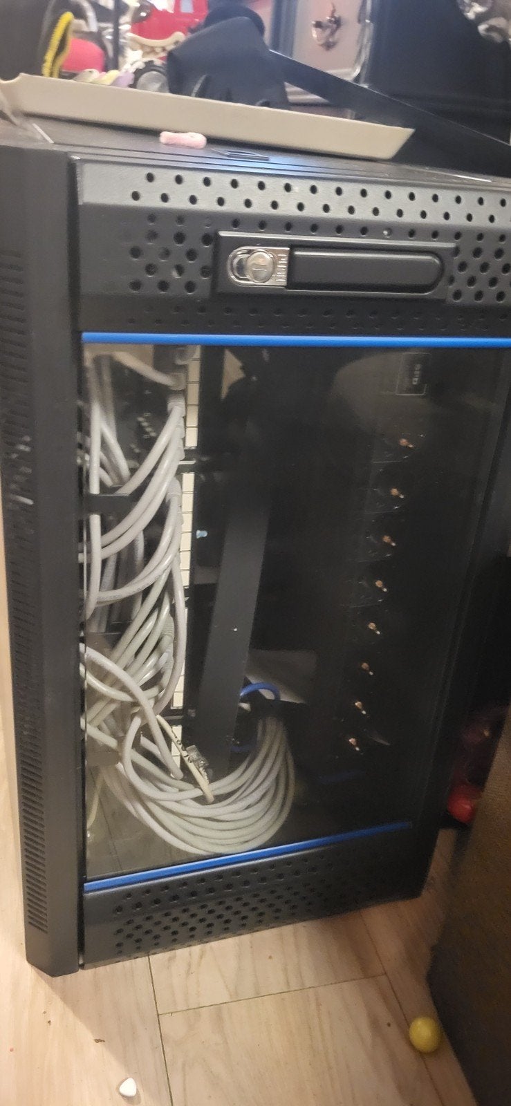 Serverkast met glazen deur en kabelbeheer, Computers en Software, Computerbehuizingen, Ophalen, Gebruikt