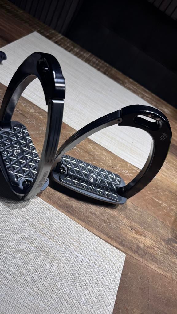 Tech stirrups, Ophalen of Verzenden, Zo goed als nieuw, Overige soorten