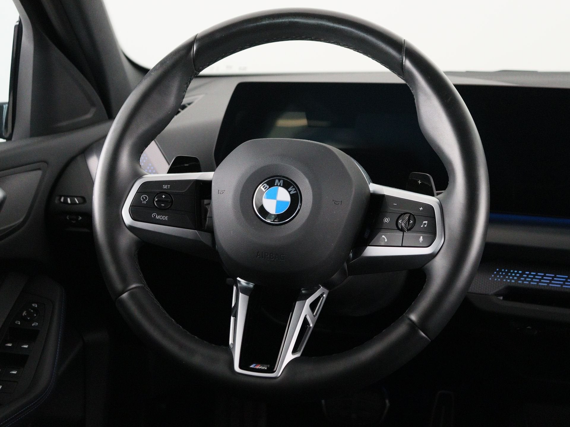BMW 1 Serie 120 M-Sport (bj 2025, automaat), Auto's, Dealer onderhouden, Gebruikt, 156 pk, Met garantie (alle)