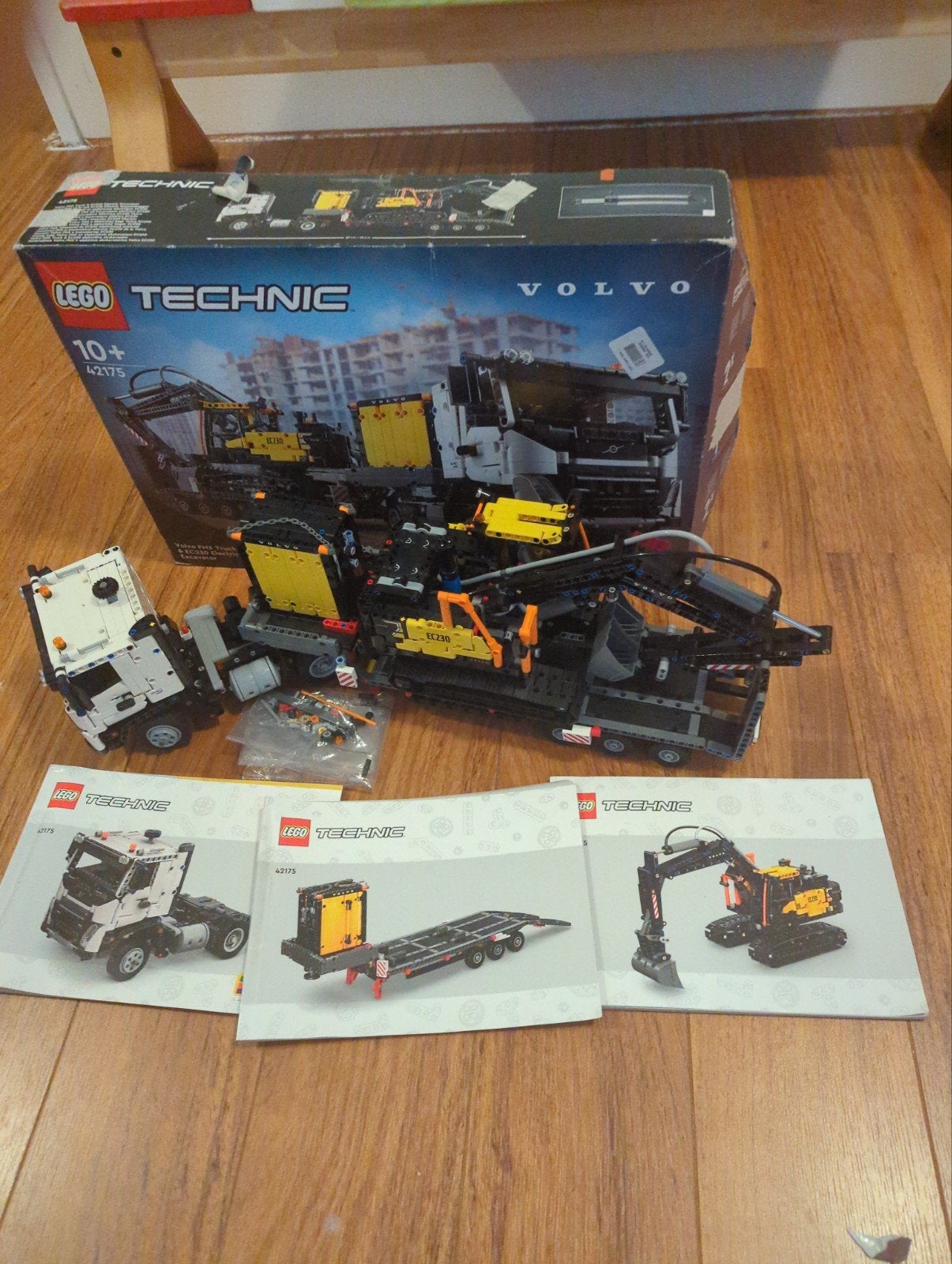 LEGO vrachtwagen met graafmachine 42175, Lego, Ophalen of Verzenden, Zo goed als nieuw, Inclusief doos