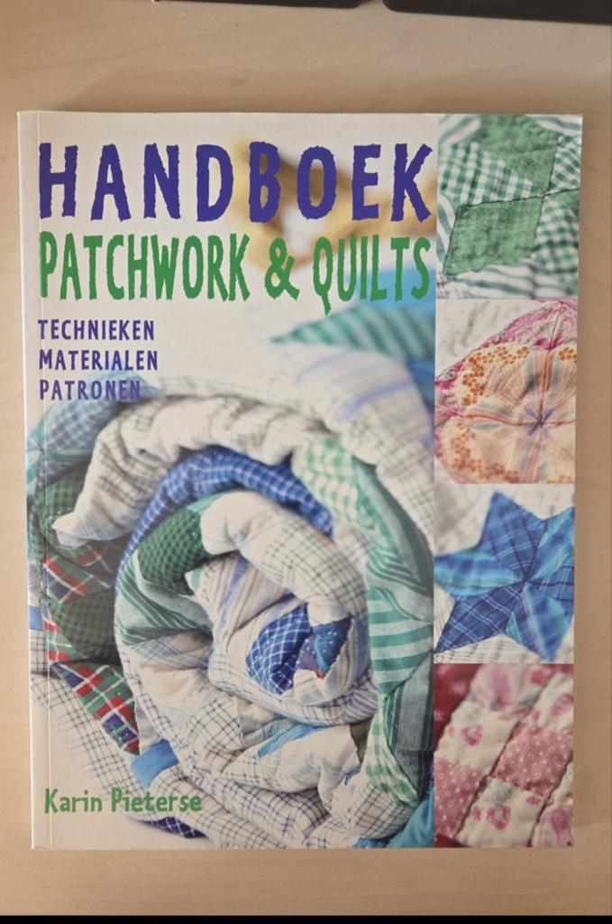 Karin Pieterse - Handboek voor patchwork & quilts, Gelezen, Ophalen of Verzenden, Karin Pieterse, Borduren en Naaien