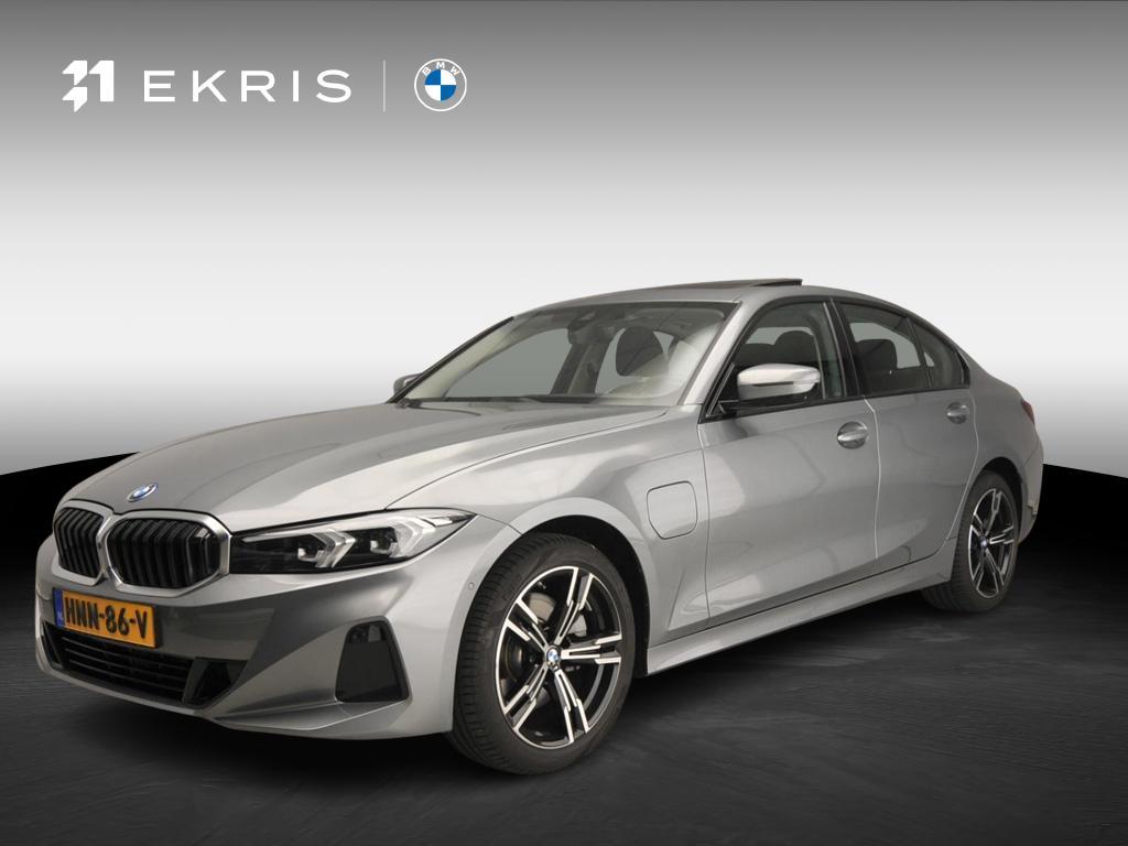 BMW 3 Serie Sedan 330e | LED | HUD | Schuifdak | Stoelverwar, Automaat, 1998 cc, Gebruikt, 4 cilinders