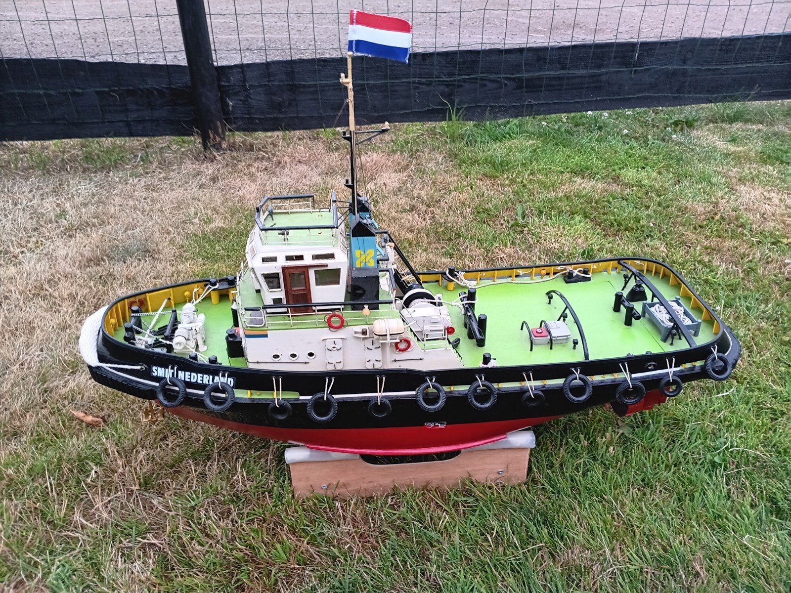 Prachtig Smit Nederland sleepboot, becker roeren, rc varend, Ophalen, Zo goed als nieuw