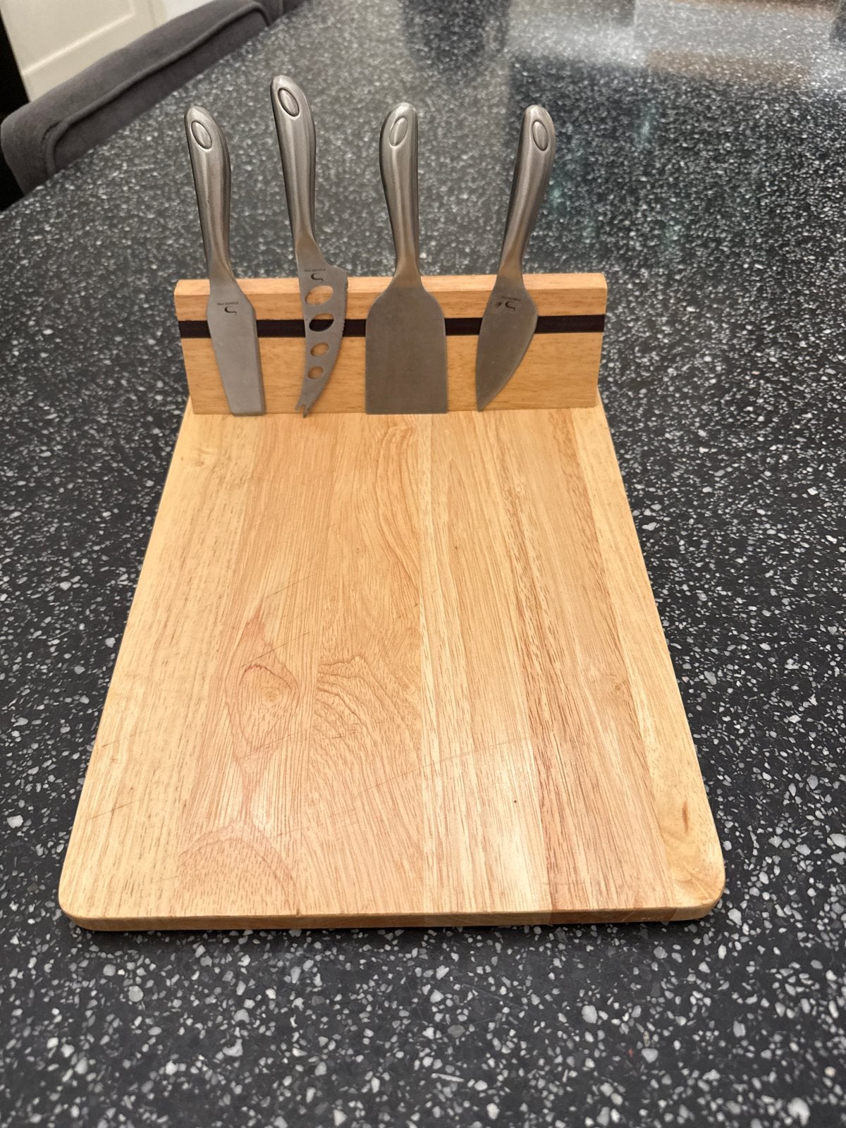Kaasplank met 4-delige kaasmessenset, Ophalen, Gebruikt, Hout, Snij-/serveerplank