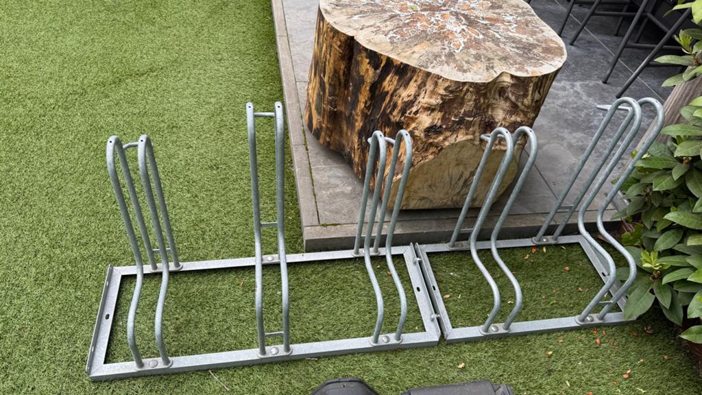 Fietsenrek 170 cm breed voor 5 fietsen (in 2 delen), Ophalen, Gebruikt