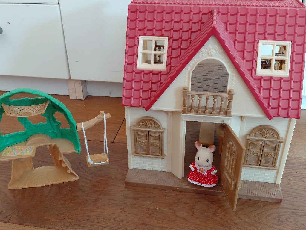 Sylvanian Families Poppenhuis met Meubels en Poppen, Ophalen of Verzenden, Zo goed als nieuw, Poppenhuis