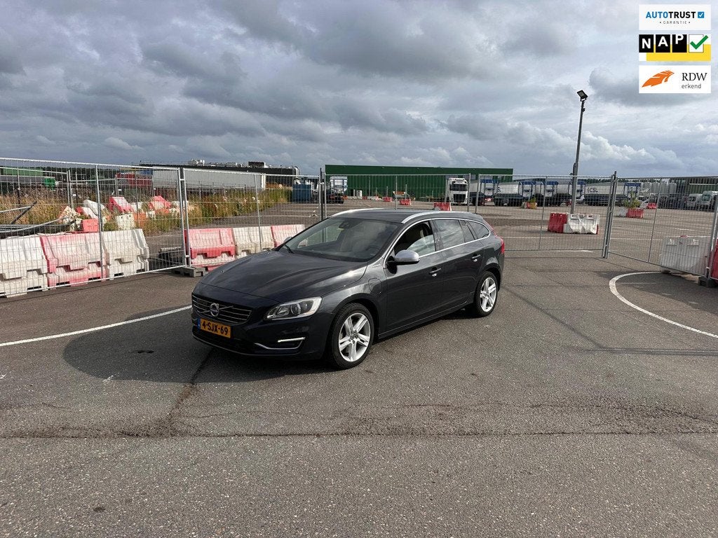 Volvo V60 2.4 D6 AWD Plug-In Hybrid Summum Clima.Navi.Camera, Auto's, Volvo, Automaat, Vierwielaandrijving, 11 kWh, Te koop