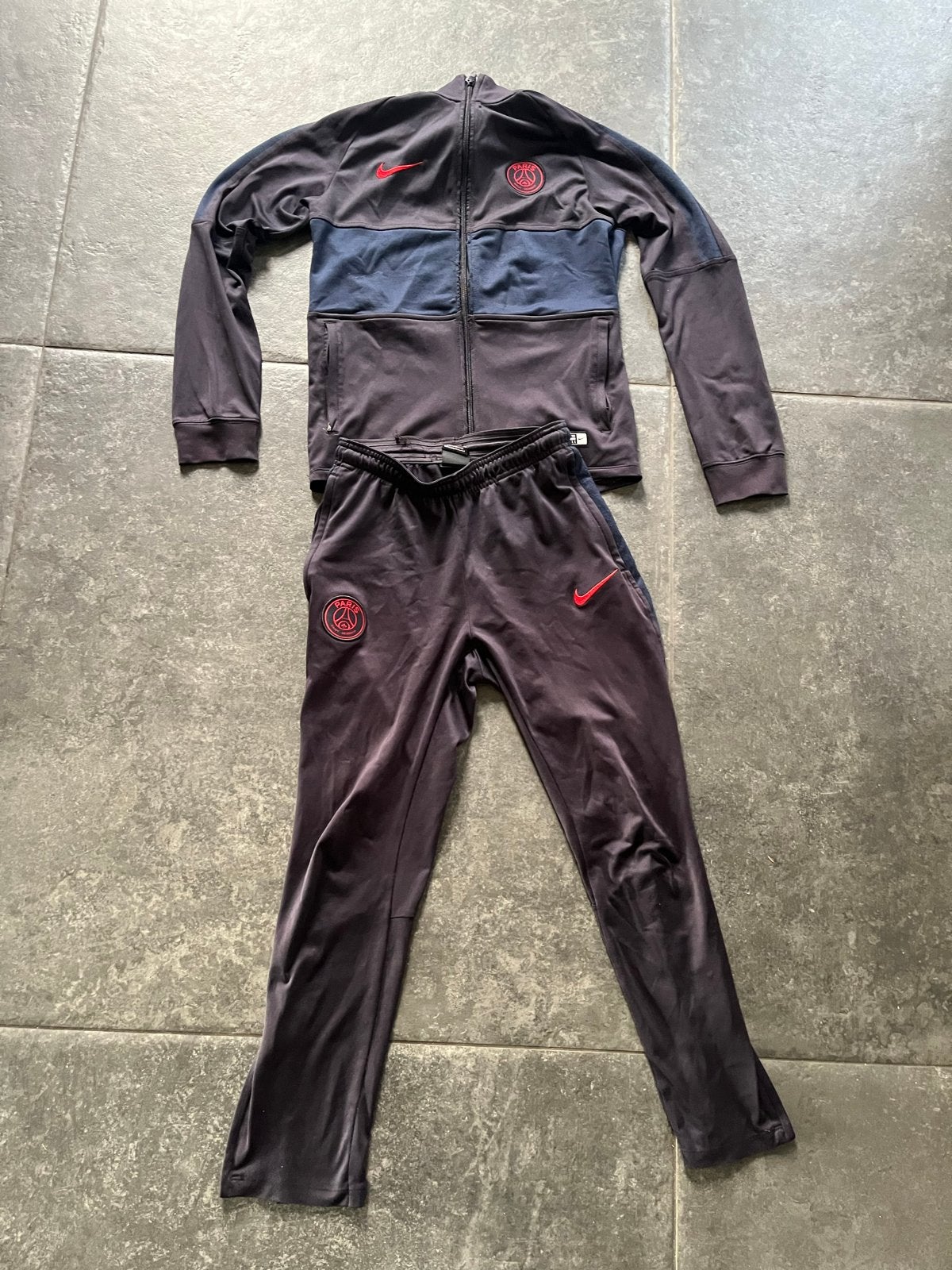 Nike Paris Saint-Germain trainingspak maat L (147-158 cm), Maat 52/54 (L), Ophalen of Verzenden, Zo goed als nieuw, Voetbal