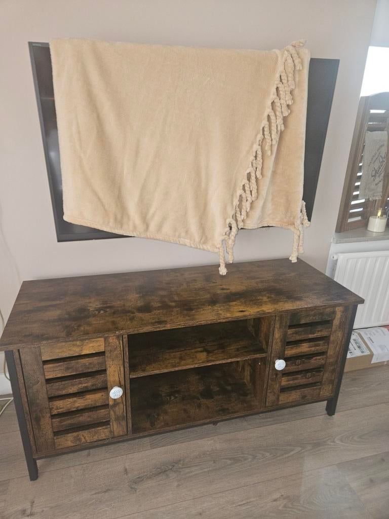Tv dressior gratis af halen gereserveerd, Ophalen, Gebruikt, 25 tot 50 cm
