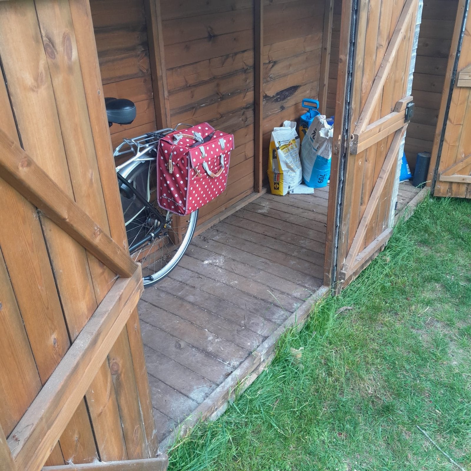 Houten fietsenberging - 360x170x100 cm, Tuin en Terras, Bergingen en Tuinkasten, Ophalen of Verzenden, Gebruikt, Hout, Fietsenberging