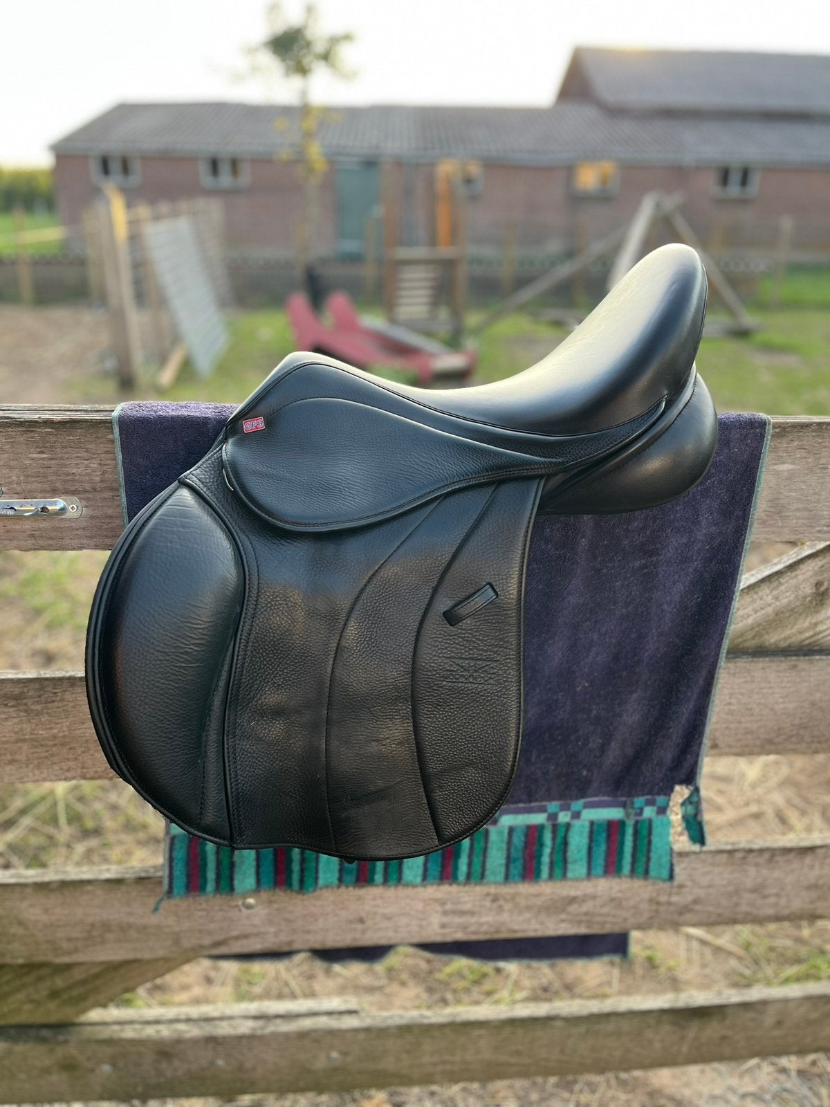 GFS Apex All Purpose – 17,5 inch veelzijdigheidszadel, Ophalen, Zo goed als nieuw