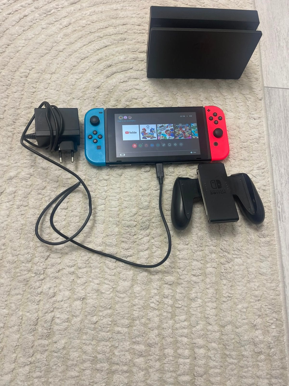 Nintendo Switch met 2 controllers en 13games, Ophalen, Met games, Met 2 controllers, Zo goed als nieuw