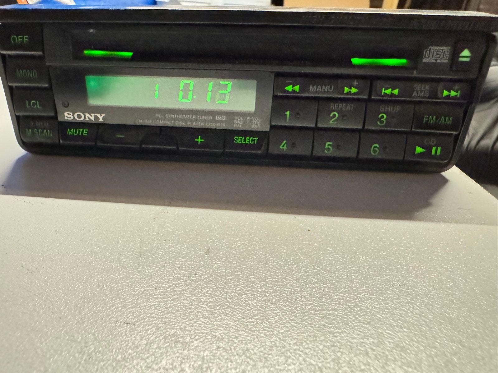 Sony CDX-R79 Autoradio met CD-speler, Ophalen of Verzenden, Zo goed als nieuw