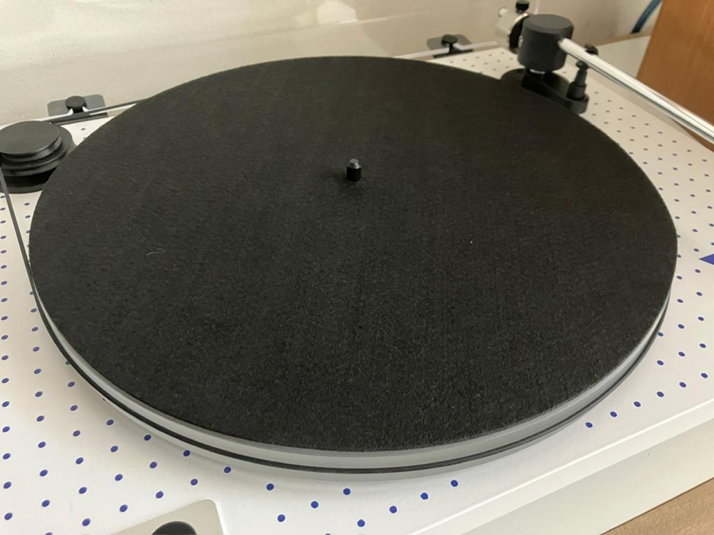 U-Turn zwarte vilt Slipmat Draaitafelmat - platenspeler mat, Ophalen of Verzenden, Zo goed als nieuw, Platenspeler-onderdeel, Overige merken