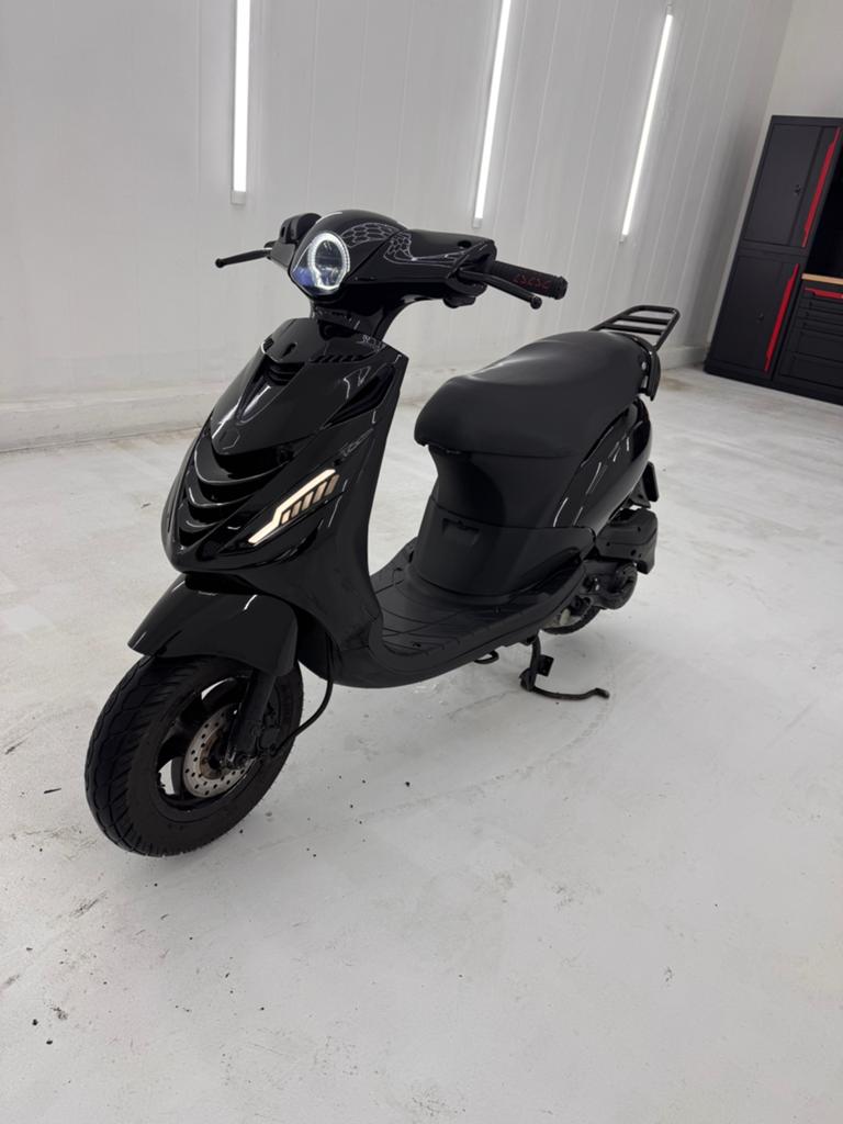 Piaggio zip 80cc gereviseerd alles nieuw, Fietsen en Brommers, Ophalen, Maximaal 45 km/u, Zip, Nieuw
