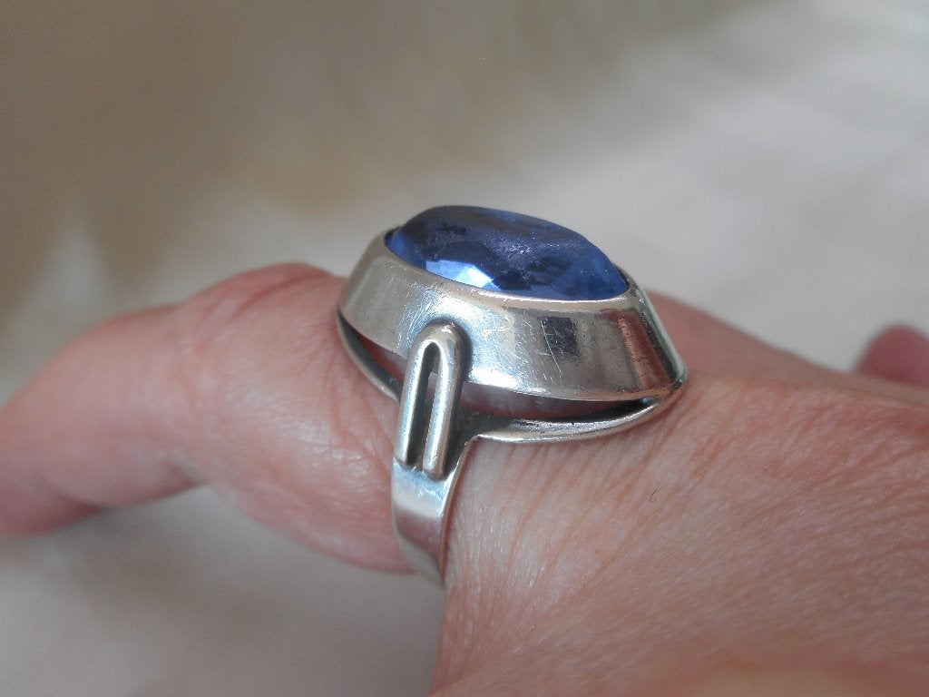 Zilveren antieke ring met blauwe steen maat 17.75 nr.326, Sieraden, Tassen en Uiterlijk, Verzenden, Zilver, Ring