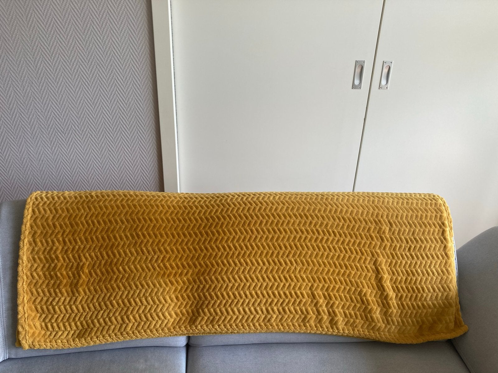 Zacht okergeel kleed 180x130 cm, Gebruikt, Geel, Ophalen of Verzenden, 150 tot 200 cm