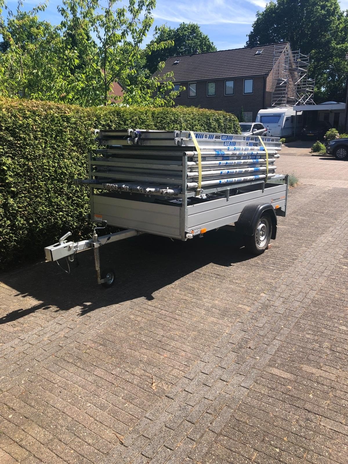 9 meter Rolsteiger op aanhanger te HUUR, Doe-het-zelf en Verbouw, Steigers, Ophalen of Verzenden, Zo goed als nieuw, Rolsteiger of Kamersteiger
