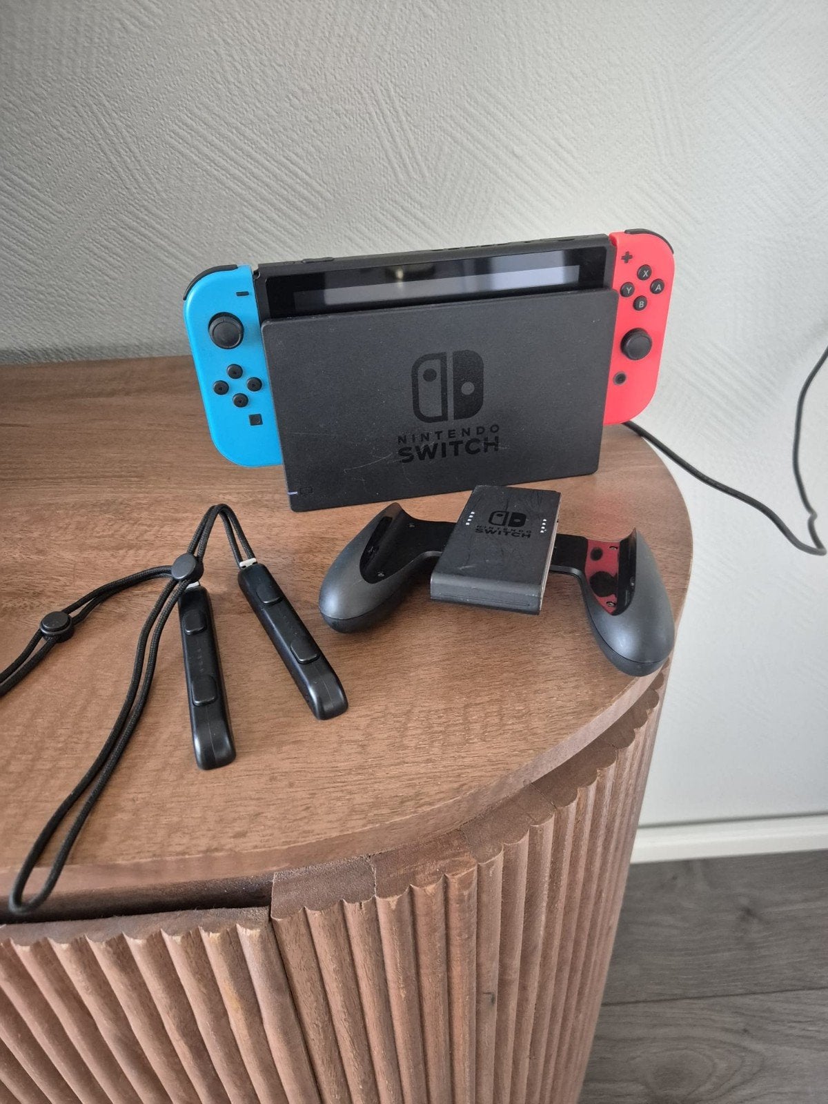 Nintendo Switch, Ophalen, Zo goed als nieuw, Met 2 controllers, Switch Original