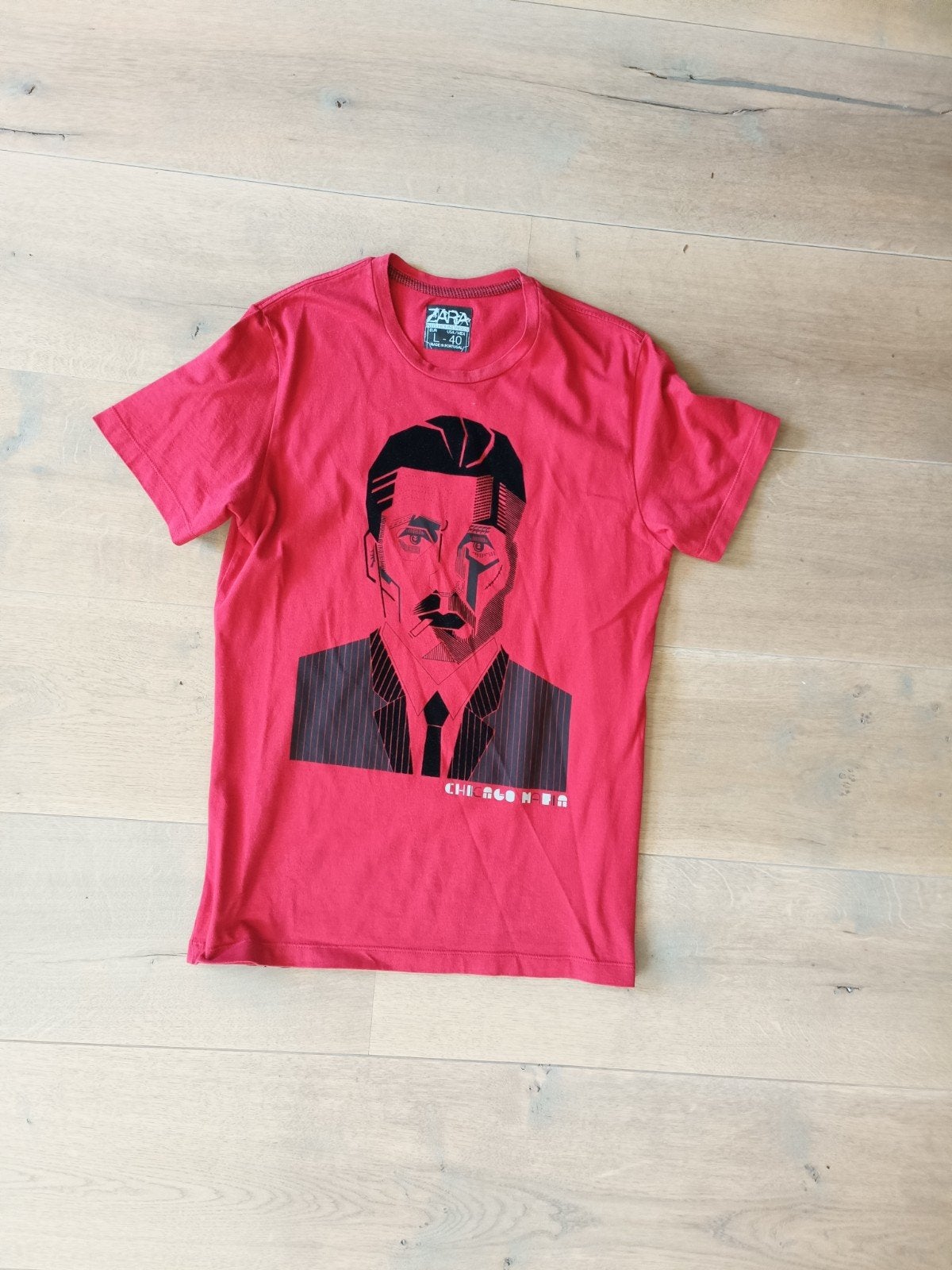 Zara T-shirt rood met print, maat L, Kleding | Heren, Maat 52/54 (L), Zara, Verzenden, Gedragen