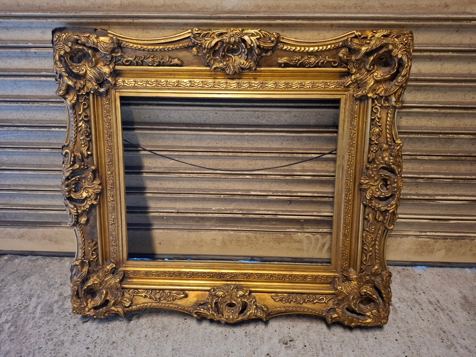 Antieke zwaar vergulde lijst - 77x67 cm, Ophalen, Gebruikt, Schilderijlijst, Goud