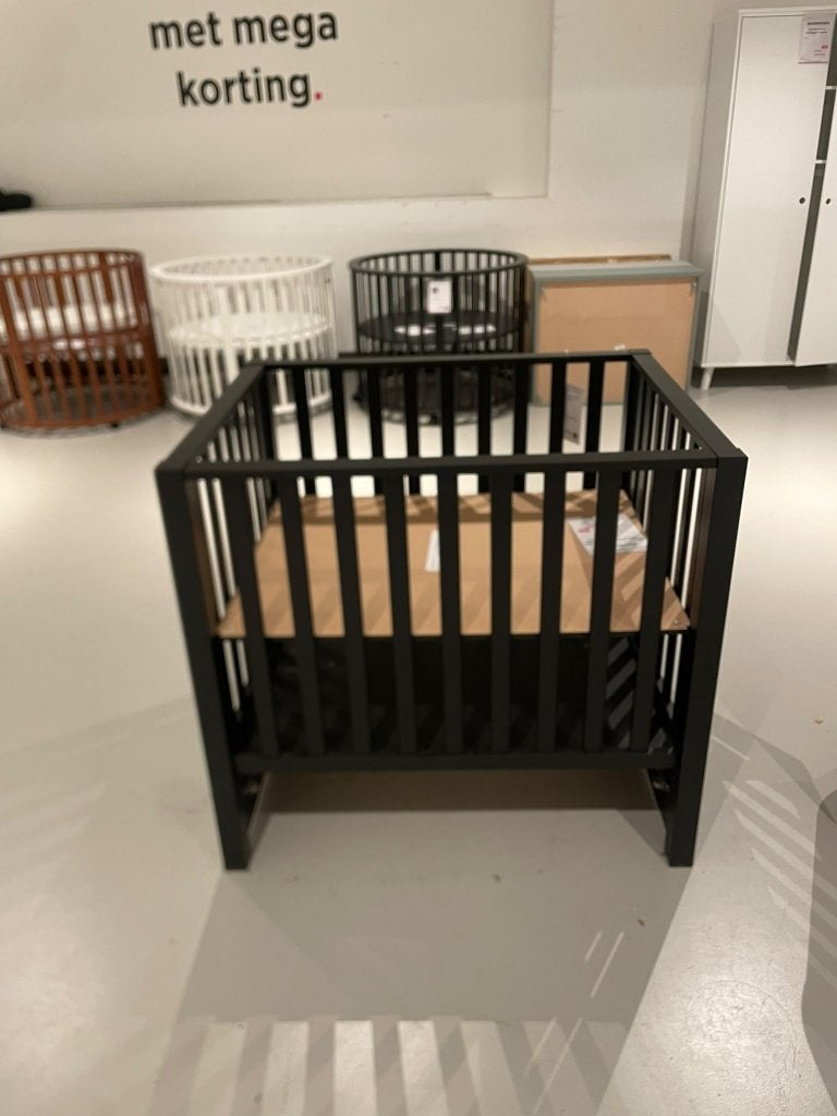 Europe Baby Mees Box Met Lade Mat Zwart, Kinderen en Baby's, Ophalen, Zo goed als nieuw, In hoogte verstelbaar