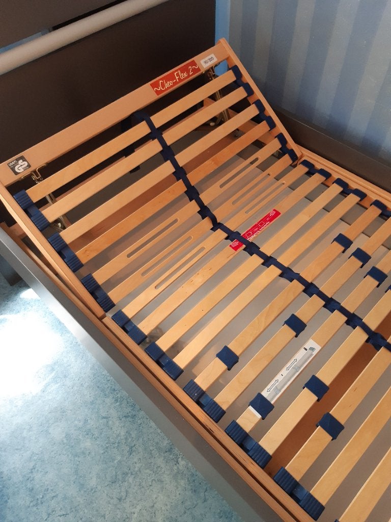 Ledikant Lichtgrijs Screen met onderbak, Kinderen en Baby's, Babywiegjes en Ledikanten, Ophalen, Gebruikt, Ledikant