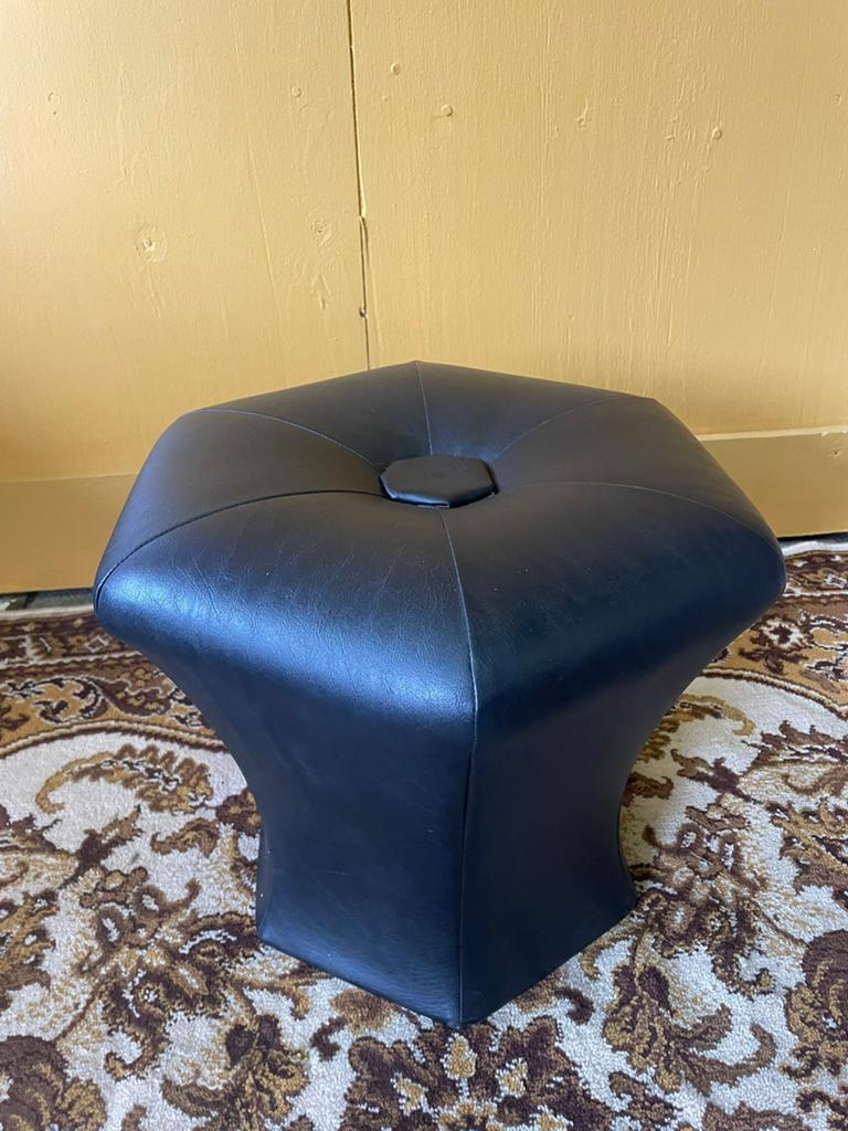 Vintage jaren 60 gave zwarte kruk, space age, Huis en Inrichting, Banken | Voetenbanken en Poefen, Minder dan 50 cm, ?, Zo goed als nieuw