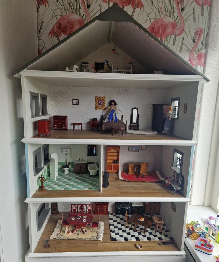 Groot en gedetailleerd poppenhuis met meubels, Ophalen, Zo goed als nieuw, Poppenhuis