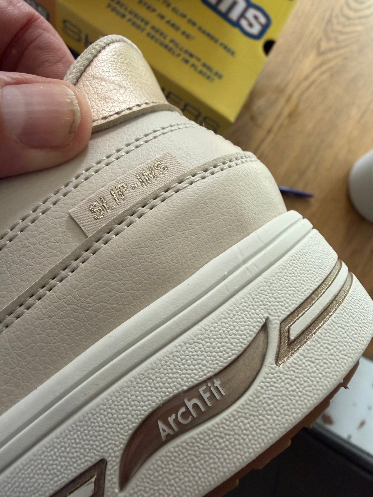 Skechers Slip-ins Arch Fit Sneakers - Nieuw in doos, Ophalen of Verzenden, Nieuw, Beige, Sneakers of Gympen