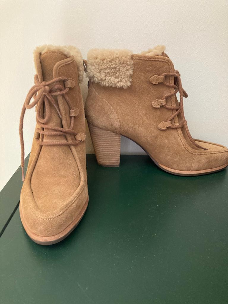 Prachtige UGG laarsjes maat 40 nieuwstaat, Ophalen of Verzenden, Zo goed als nieuw, Beige