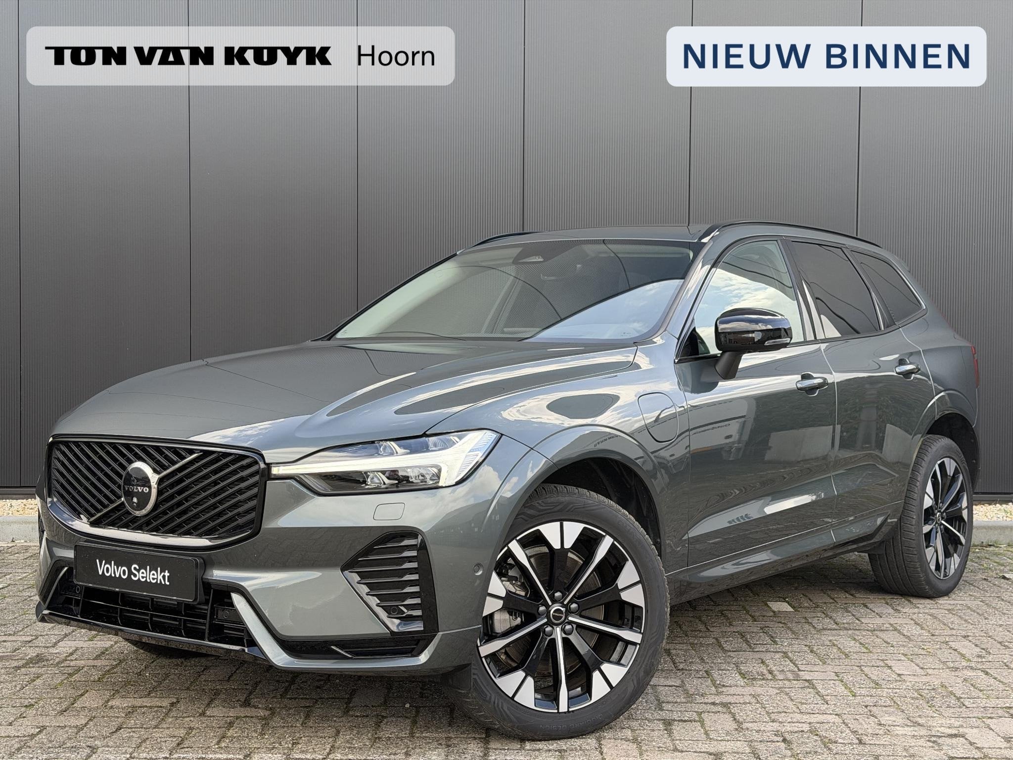 Volvo XC60 2.0 T6 Plug-in hybrid AWD Ultra Dark / Luchtverin