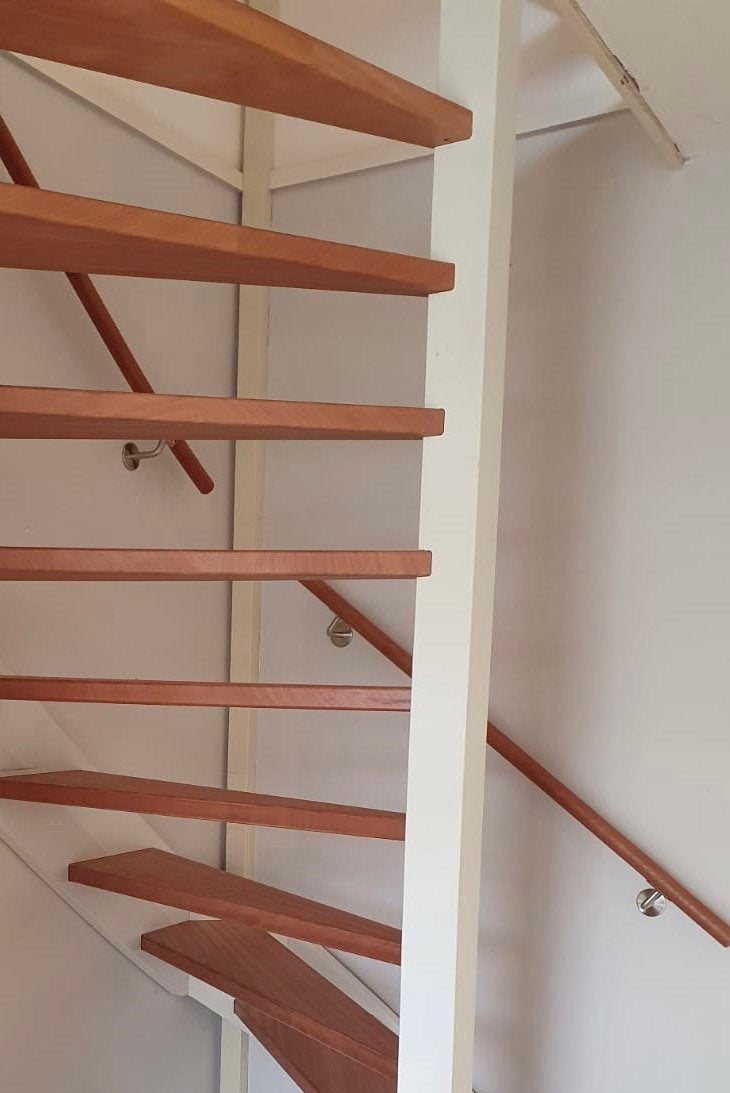 3 rechte Houten Trapleuningen Rond met RVS Bevestiging, Ophalen, Zo goed als nieuw, Trap, 2 tot 4 meter