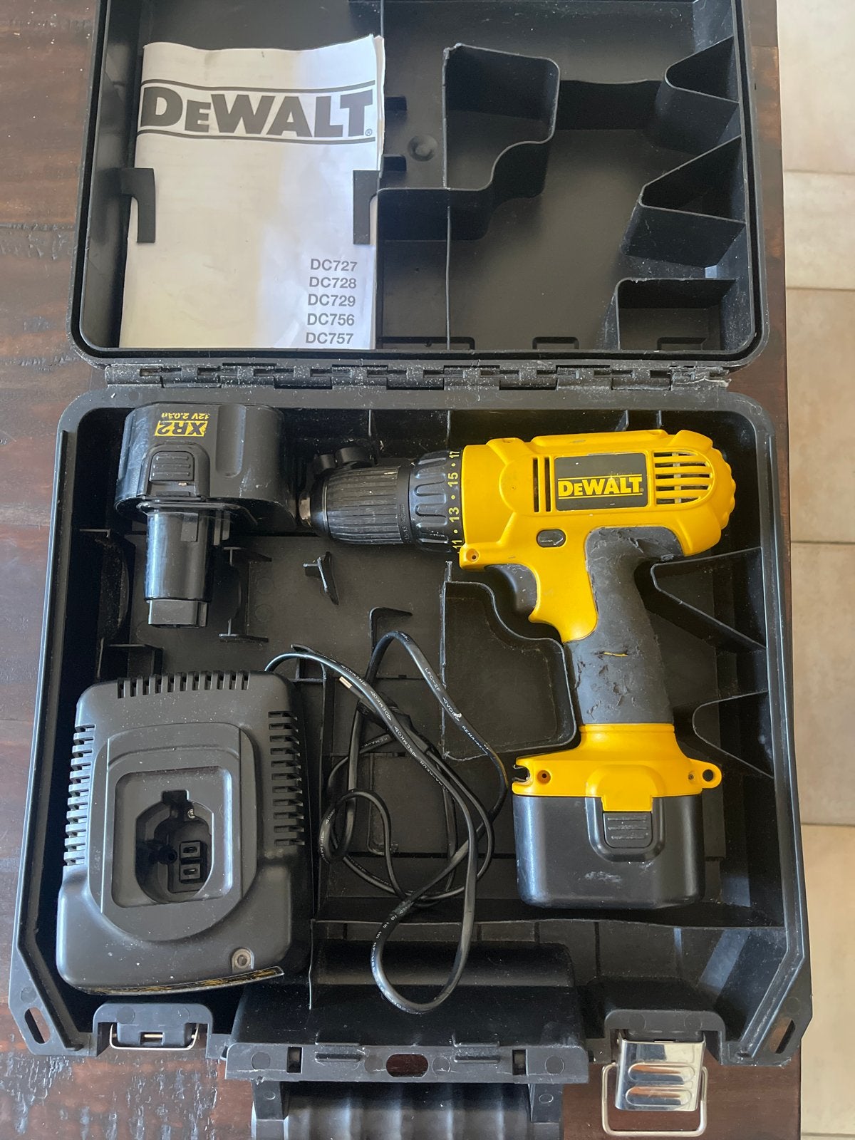 DeWalt Accuboormachine DC727 met lader en accu, Ophalen, Gebruikt, Variabele snelheid, Boor- en Schroefmachine
