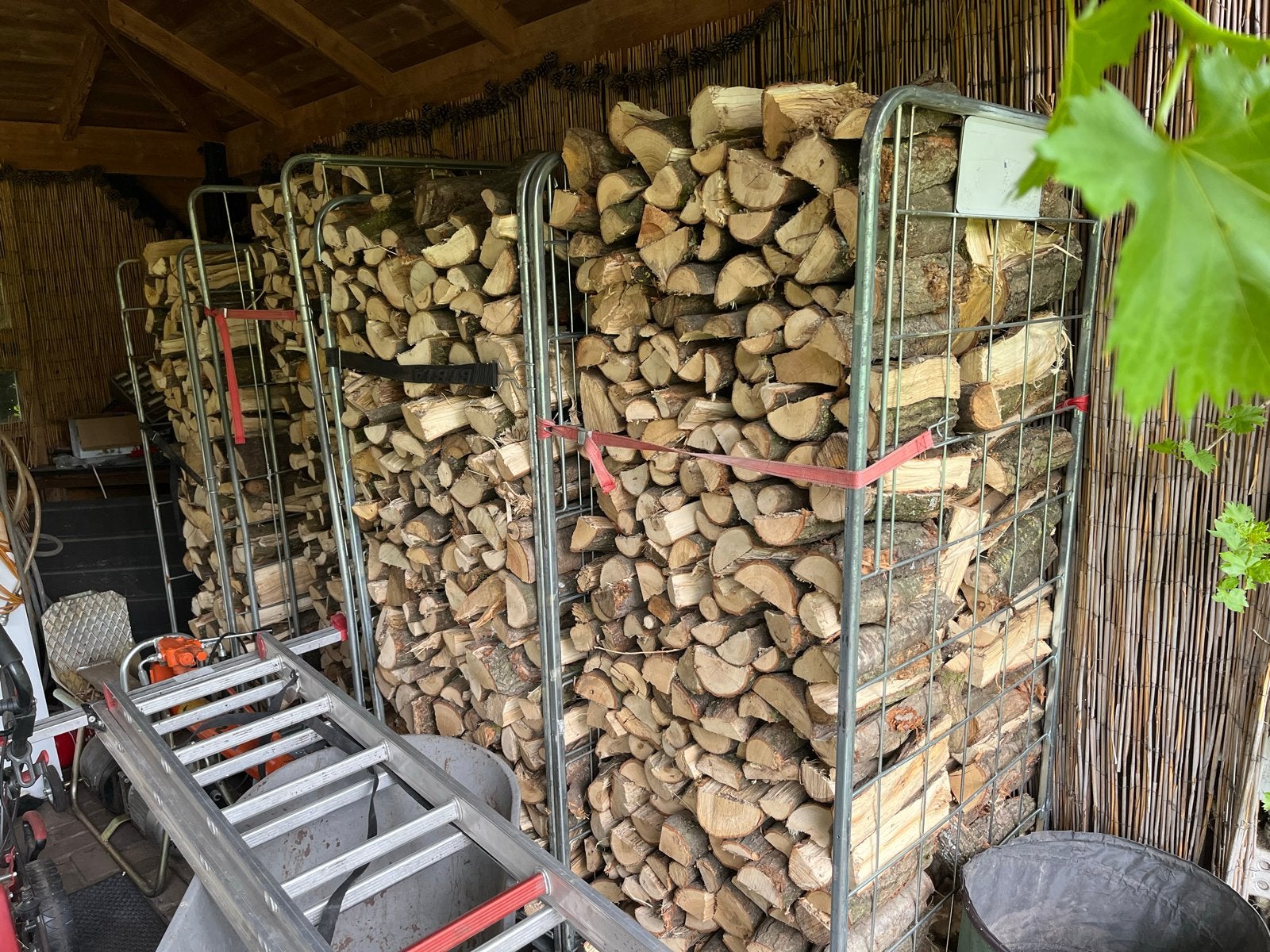 Gekloofd eiken hout €85,- / los gestorte m3, Tuin en Terras, Haardhout, 6 m³ of meer, Ophalen, Overige houtsoorten, Blokken