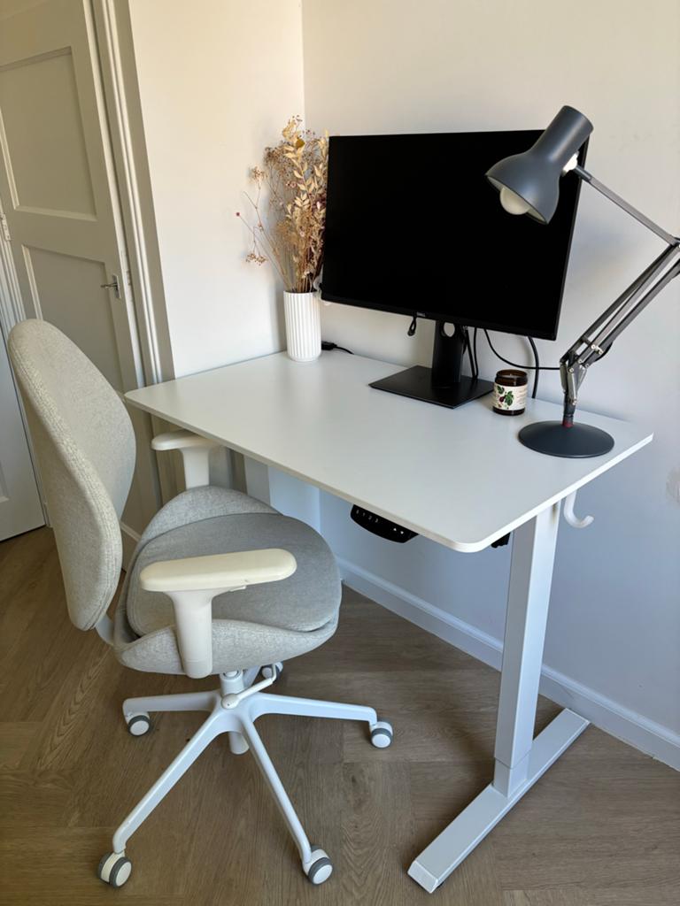 Home office desk and chair, Beige, Ophalen of Verzenden, Zo goed als nieuw, Bureaustoel