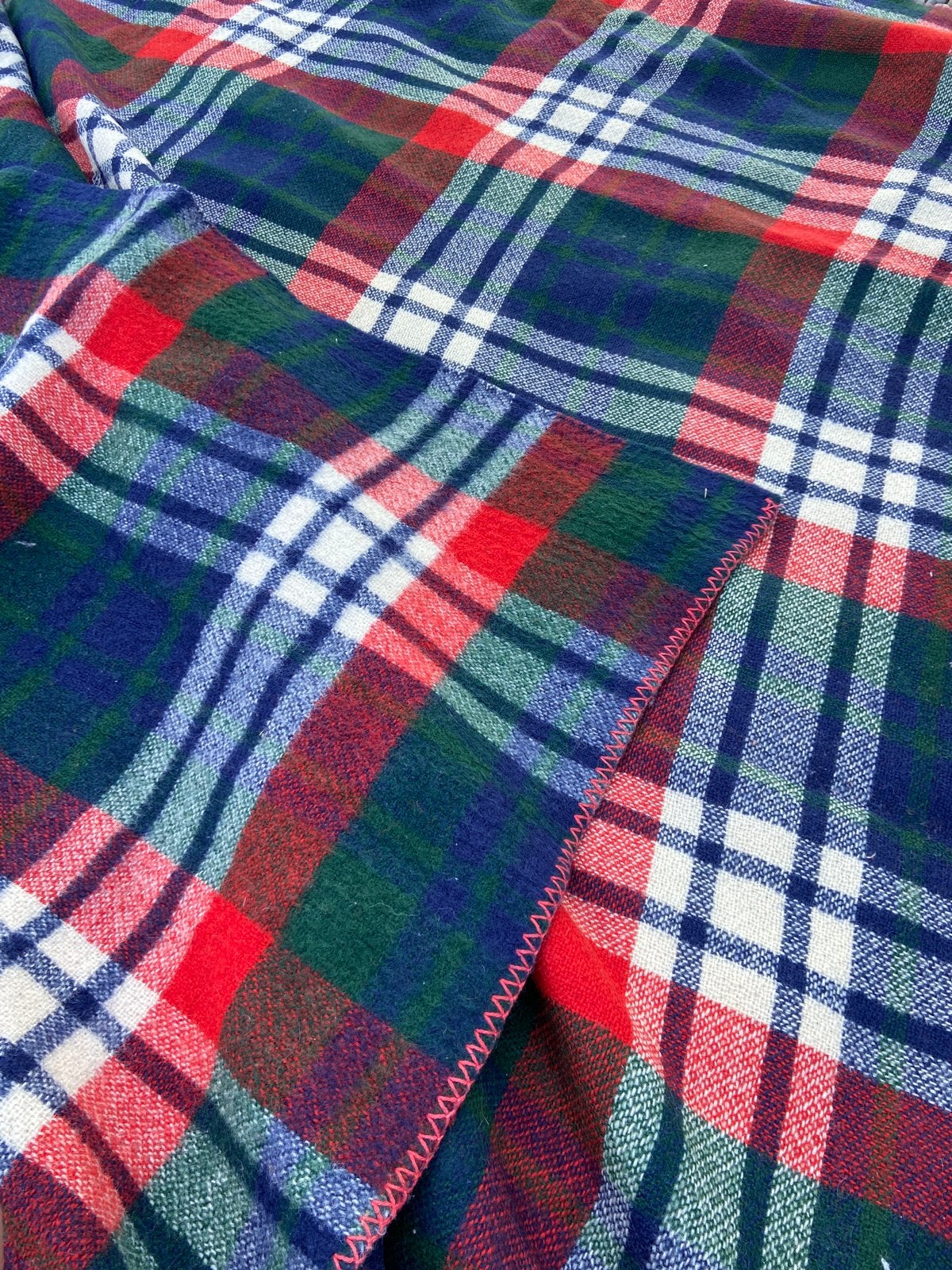Oude vintage wollen deken 220x190 geruit rood blauw groen, Gebruikt, Wol, Ophalen of Verzenden, Overige typen
