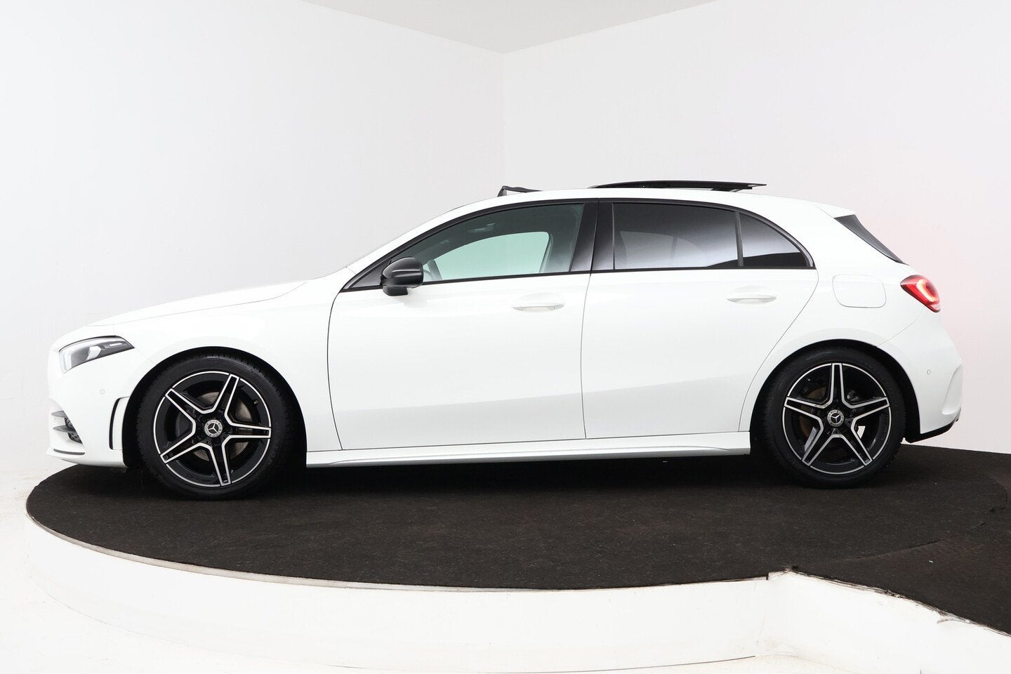 Mercedes-Benz A-Klasse 180 Business Solution AMG (PANORAMADA, Auto's, Automatische klimaatregeling, 136 pk, Gebruikt, 4 cilinders