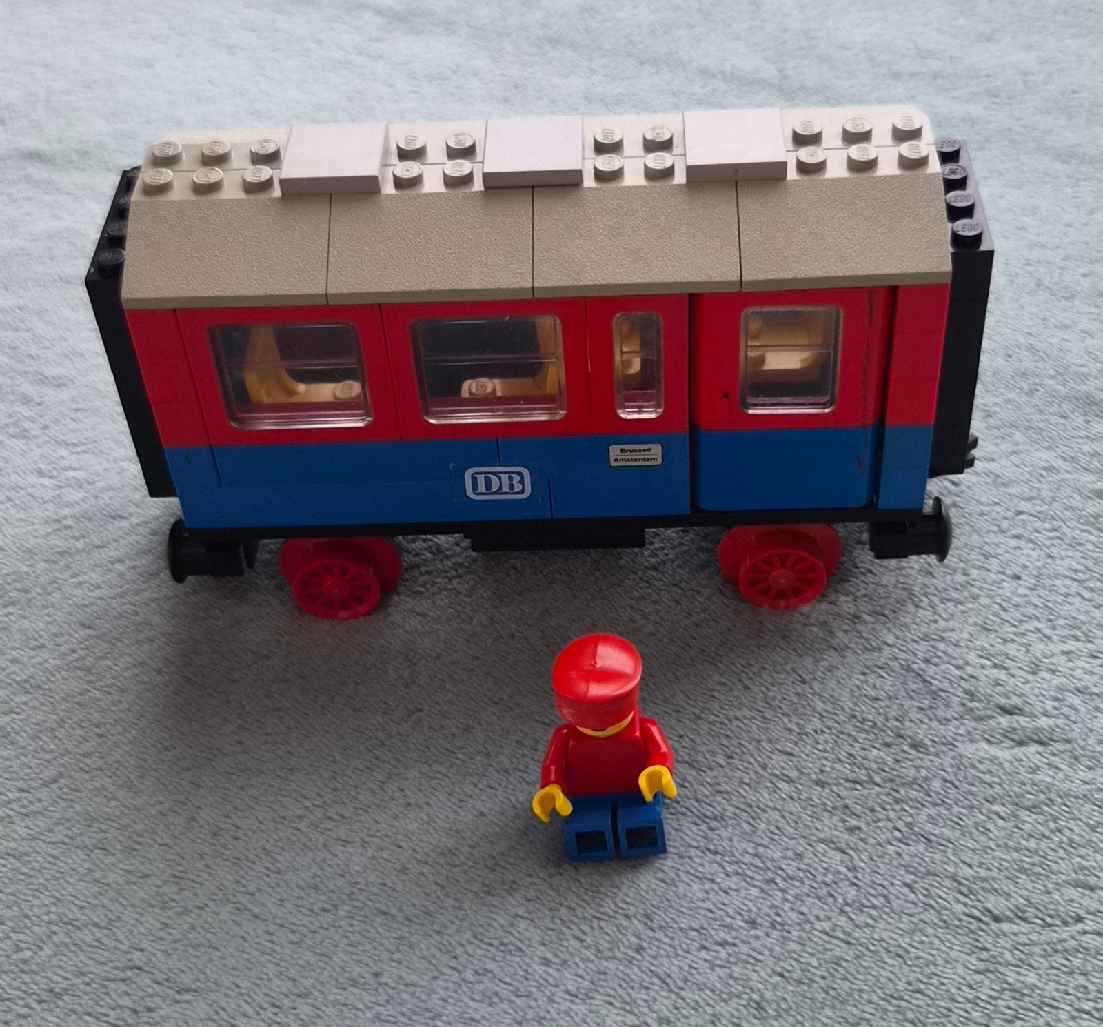 Lego trein grijze rails passagier wagon (set 7818) poppetje, Compleet, Gebruikt, Lego, Ophalen of Verzenden
