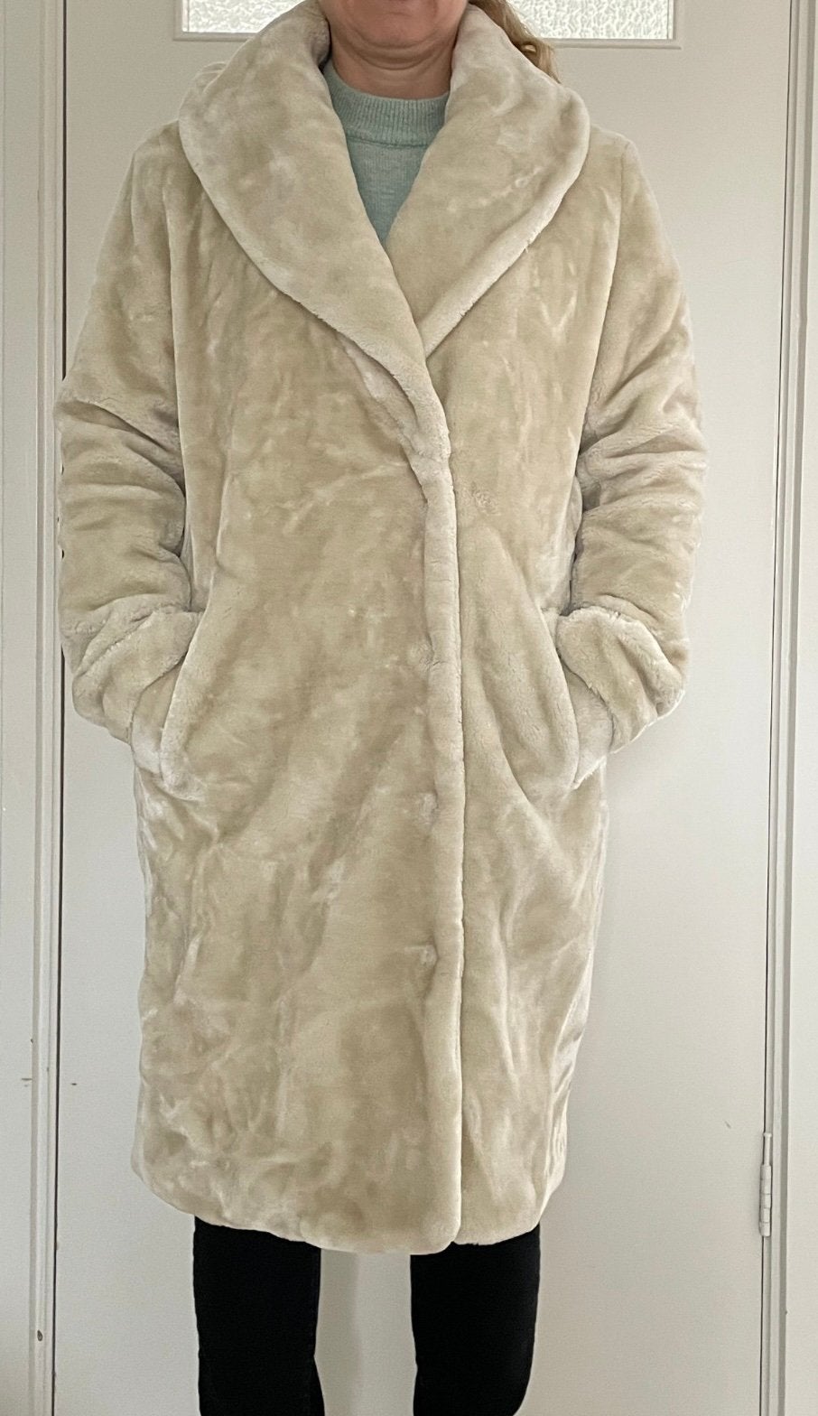 Faux fur warme beige jas met panter-voering, mt M/L, Ophalen of Verzenden, Zo goed als nieuw, Maat 38/40 (M), Beige