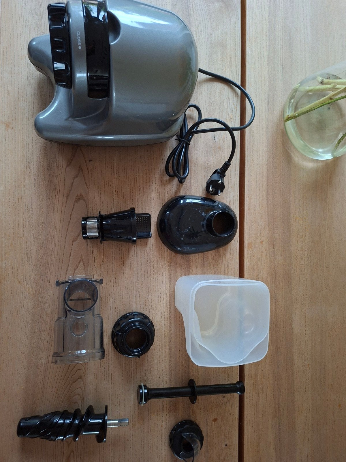 Slowjuicer - Grijs - Perfect voor verse sappen, Ophalen of Verzenden, Zo goed als nieuw, Elektrisch, Slowjuicer