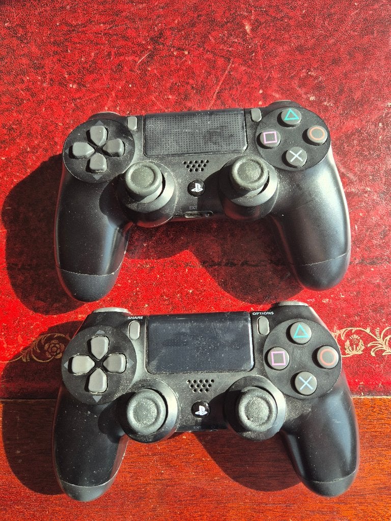 2x Sony PlayStation 4 V2 Controllers Zwart Lichte Stickdrift, Gebruikt, PlayStation 4, Ophalen of Verzenden, Controller