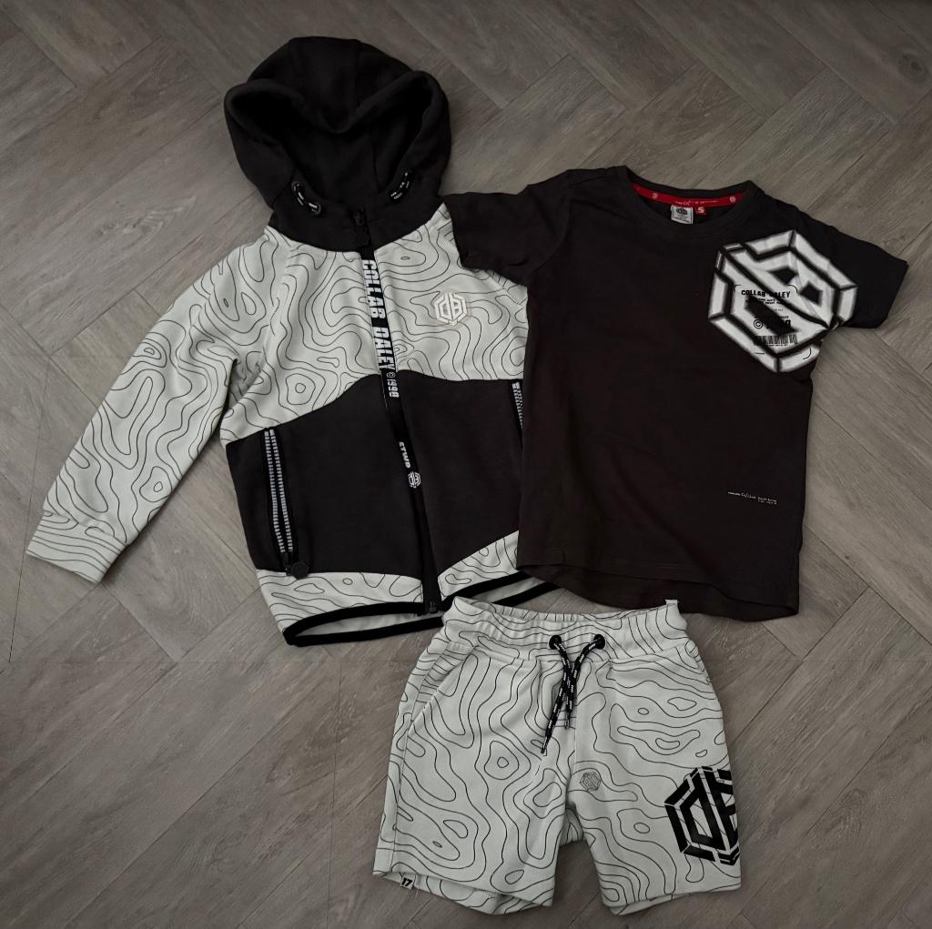 Stoere driedelig VINGINO PAKJE mt 110, Vest, broekje & shirt, Kinderen en Baby's, Kinderkleding | Maat 110, Verzenden, Zo goed als nieuw