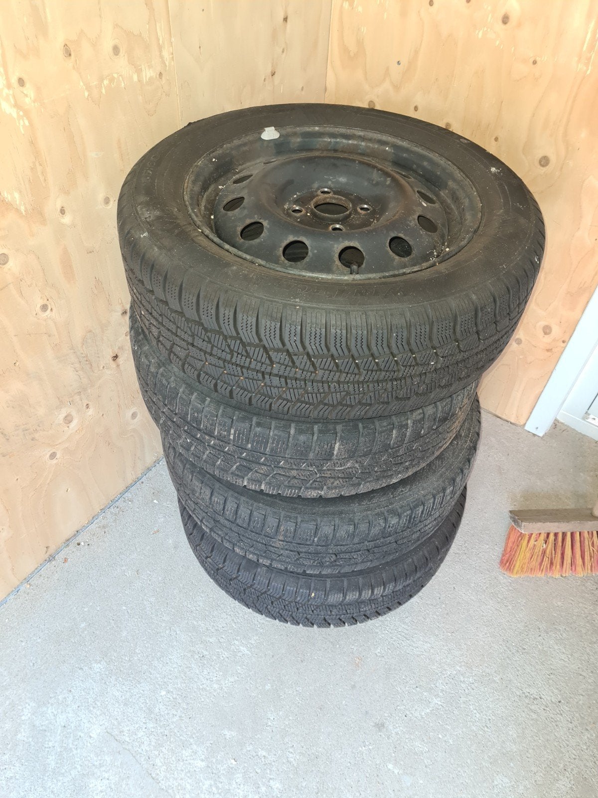 Set van 4 winterbanden op velg 185/60 R15, Ophalen, Gebruikt, 15 inch, Banden en Velgen