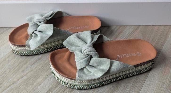 Nieuw! Pastel Groene Sandalen Instappers Slippers | Maat 36, Instappers, Ophalen of Verzenden, Zo goed als nieuw, Groen