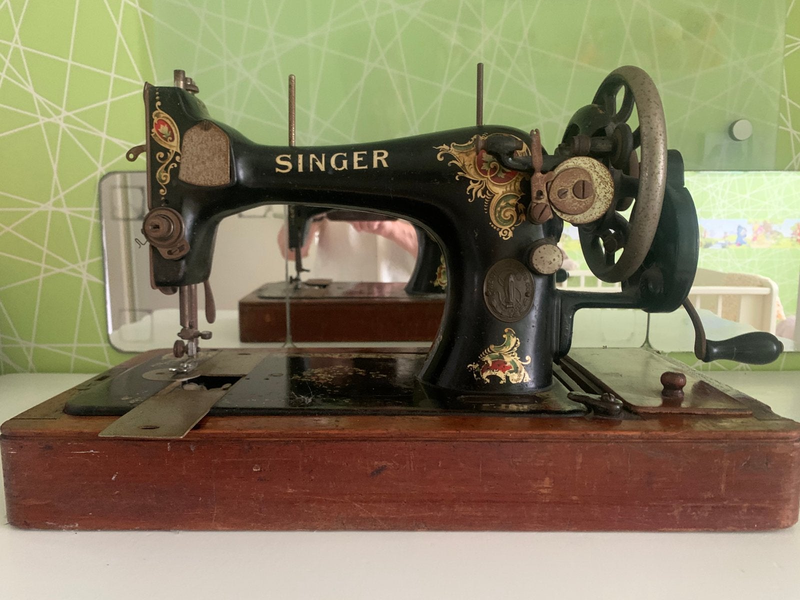 Antieke Singer handnaaimachine, Ophalen