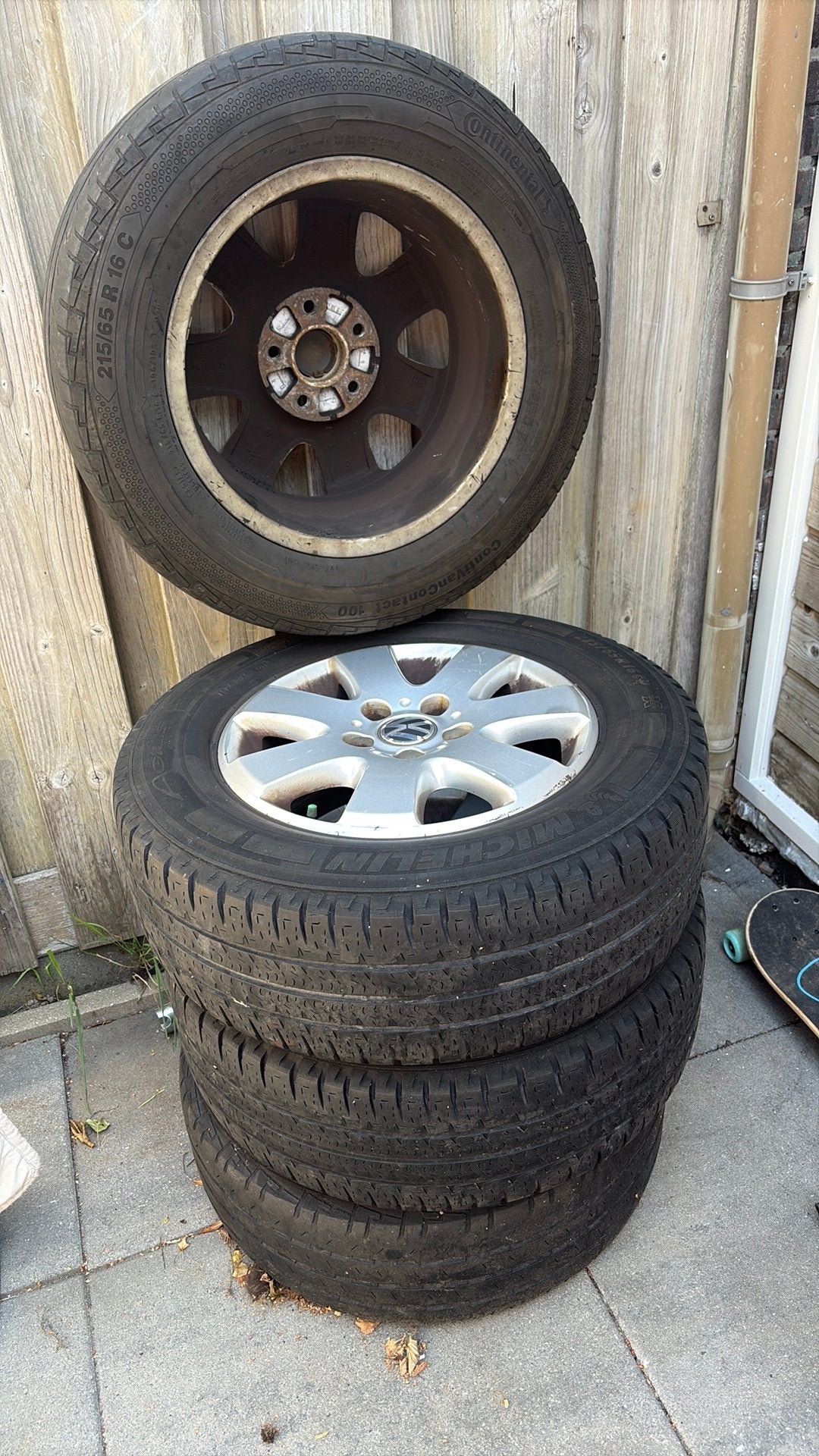 VW T5/T6 originele 16” velgen met banden, Auto-onderdelen, Banden en Velgen, Ophalen, 16 inch, Banden en Velgen, Zomerbanden
